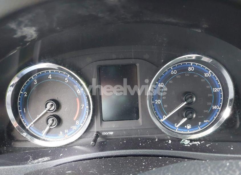 Photo 15 of 2018 Toyota Corolla LE (VIN 2T1BURHE4JC081237)