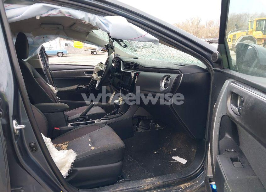 Photo 5 of 2018 Toyota Corolla LE (VIN 2T1BURHE4JC081237)