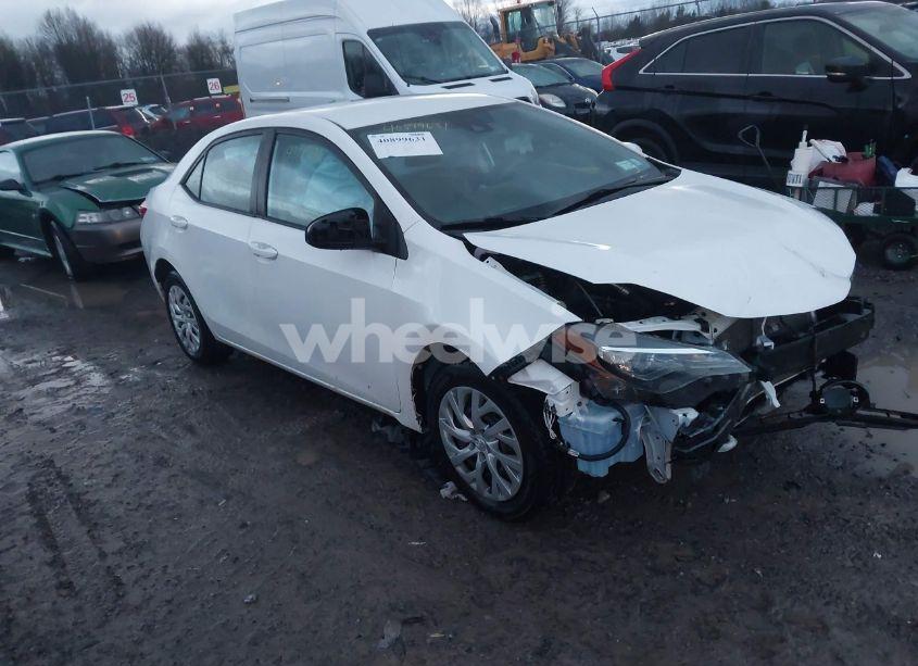 2018 Toyota Corolla LE (VIN 2T1BURHE4JC087300) main photo