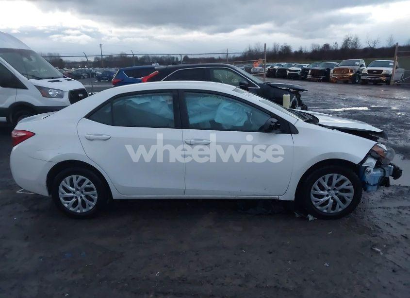 Photo 13 of 2018 Toyota Corolla LE (VIN 2T1BURHE4JC087300)