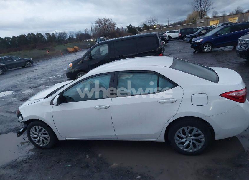 Photo 14 of 2018 Toyota Corolla LE (VIN 2T1BURHE4JC087300)