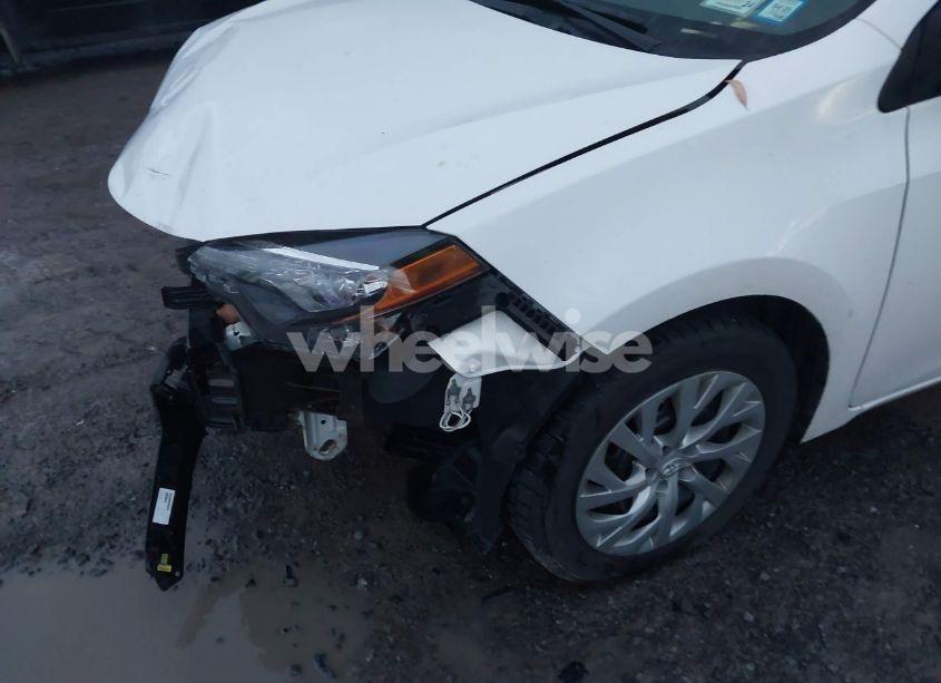 Photo 17 of 2018 Toyota Corolla LE (VIN 2T1BURHE4JC087300)