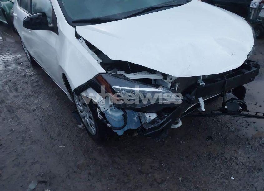 Photo 18 of 2018 Toyota Corolla LE (VIN 2T1BURHE4JC087300)