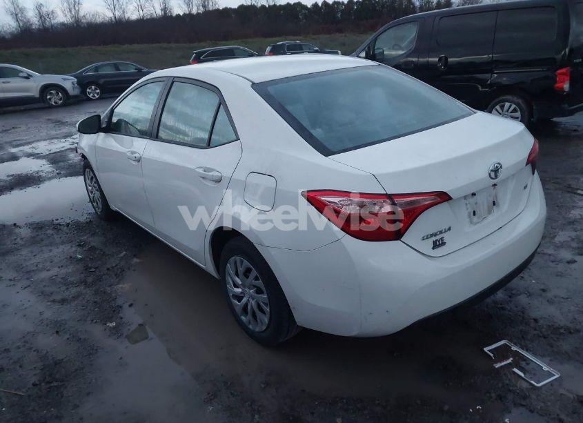 Photo 3 of 2018 Toyota Corolla LE (VIN 2T1BURHE4JC087300)