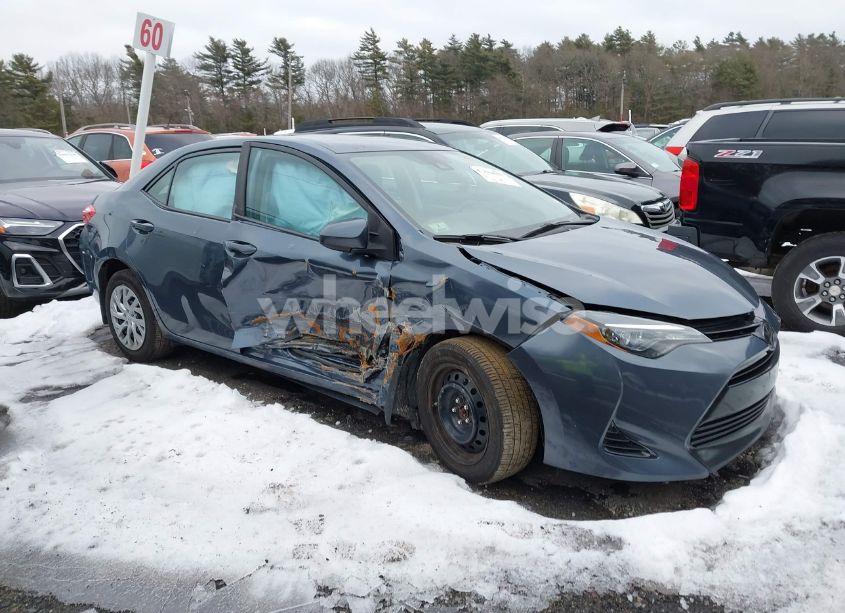 2018 Toyota Corolla LE (VIN 2T1BURHE4JC089693) main photo