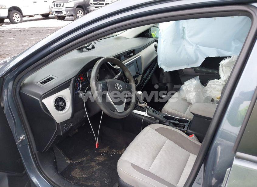 Photo 5 of 2018 Toyota Corolla LE (VIN 2T1BURHE4JC089693)