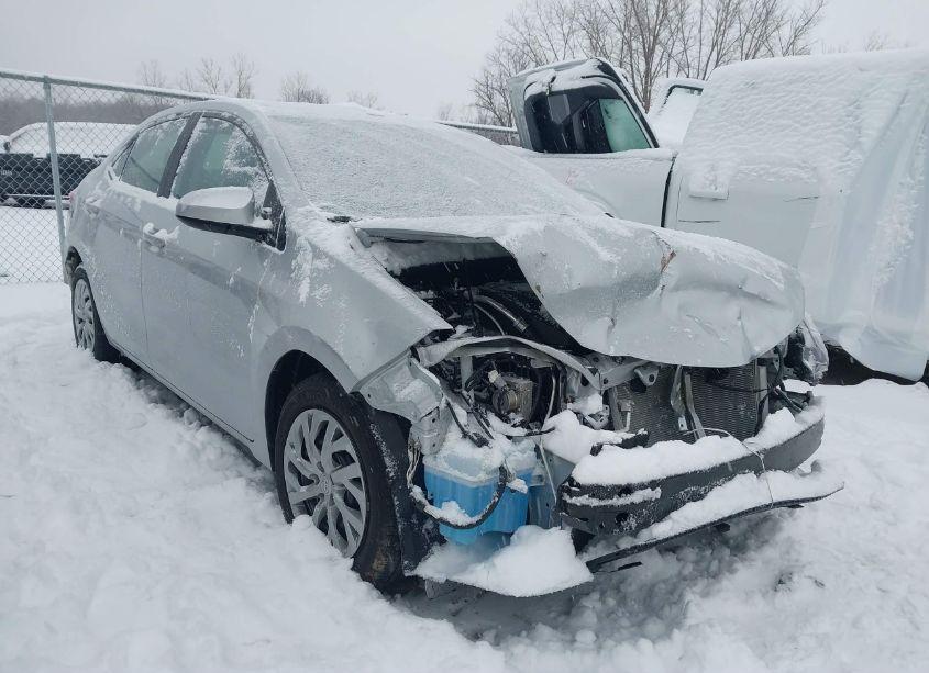2018 Toyota Corolla LE (VIN 2T1BURHE4JC090326) main photo