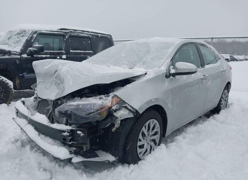 Photo 2 of 2018 Toyota Corolla LE (VIN 2T1BURHE4JC090326)