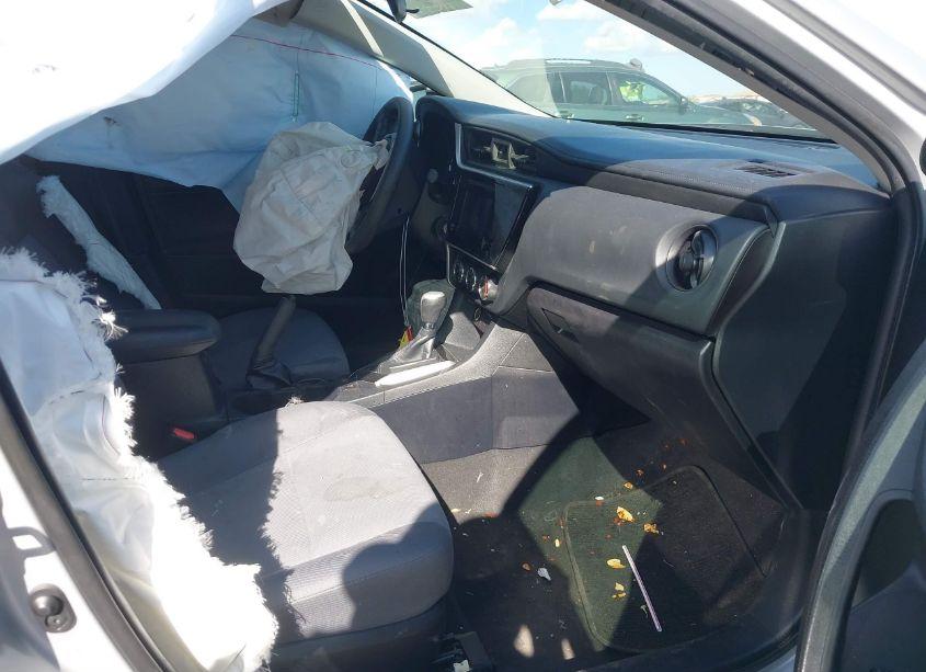 Photo 5 of 2018 Toyota Corolla L (VIN 2T1BURHE4JC090990)