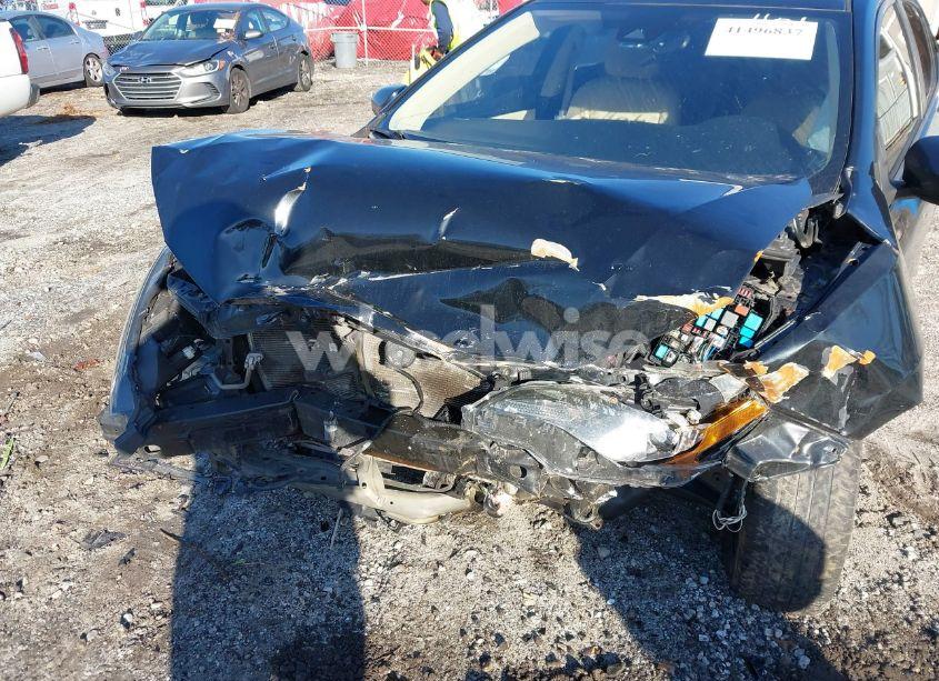 Photo 6 of 2018 Toyota Corolla LE (VIN 2T1BURHE4JC101101)