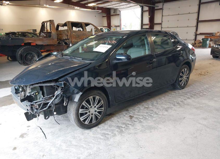 Photo 2 of 2018 Toyota Corolla LE (VIN 2T1BURHE4JC976727)