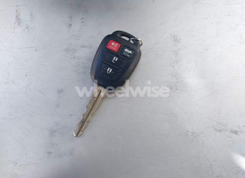 Photo 11 of 2018 Toyota Corolla LE (VIN 2T1BURHE4JC977117)