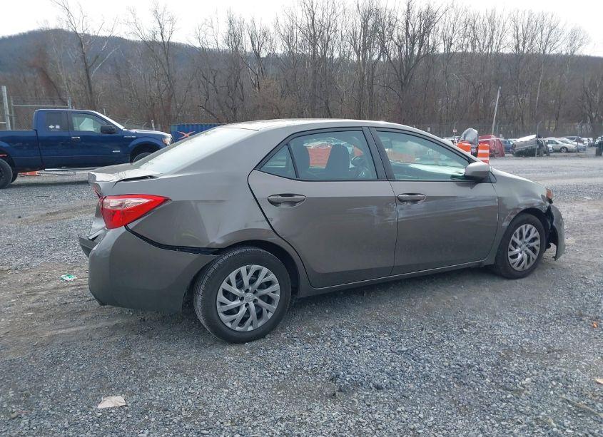 Photo 4 of 2018 Toyota Corolla LE (VIN 2T1BURHE4JC983029)