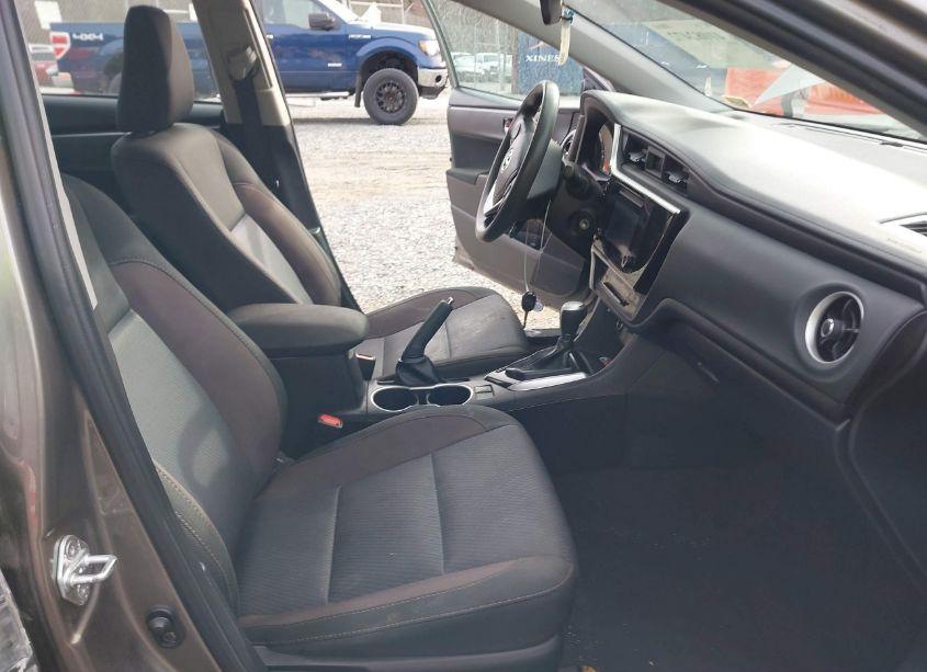 Photo 5 of 2018 Toyota Corolla LE (VIN 2T1BURHE4JC983029)