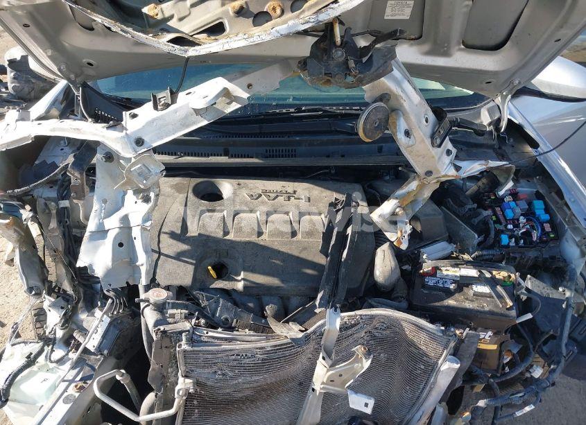 Photo 10 of 2018 Toyota Corolla LE (VIN 2T1BURHE4JC989607)