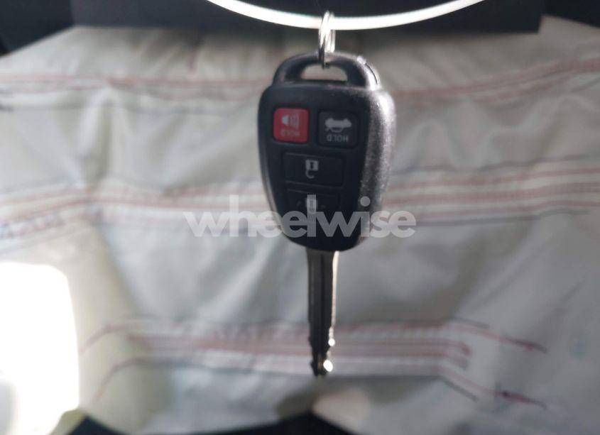 Photo 11 of 2018 Toyota Corolla LE (VIN 2T1BURHE4JC989607)