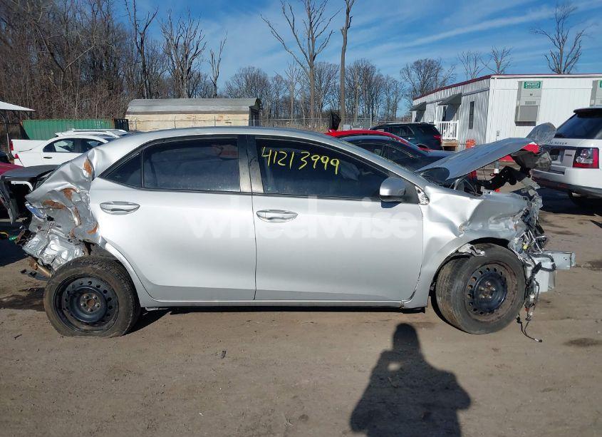 Photo 13 of 2018 Toyota Corolla LE (VIN 2T1BURHE4JC989607)