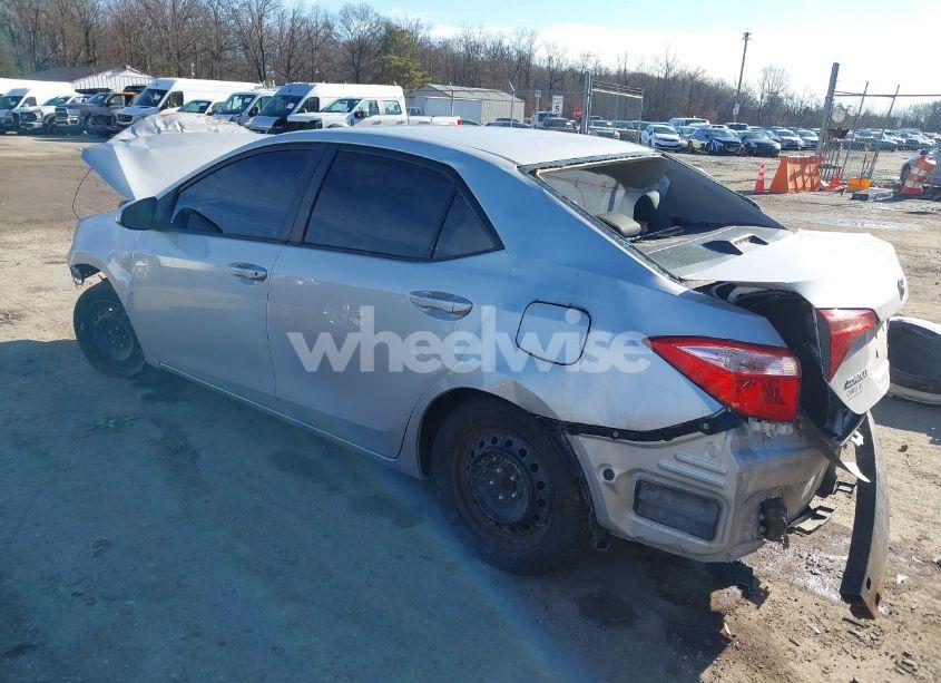 Photo 3 of 2018 Toyota Corolla LE (VIN 2T1BURHE4JC989607)