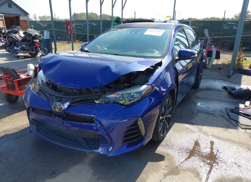 Photo 2 of 2018 Toyota Corolla SE (VIN 2T1BURHE4JC995360)