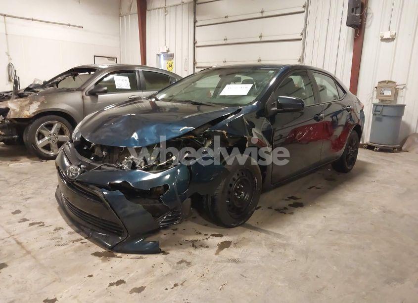 Photo 2 of 2019 Toyota Corolla LE (VIN 2T1BURHE4KC129627)