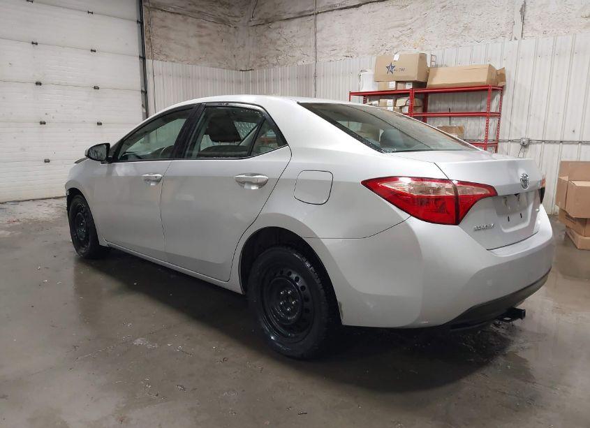 Photo 3 of 2019 Toyota Corolla LE (VIN 2T1BURHE4KC138585)