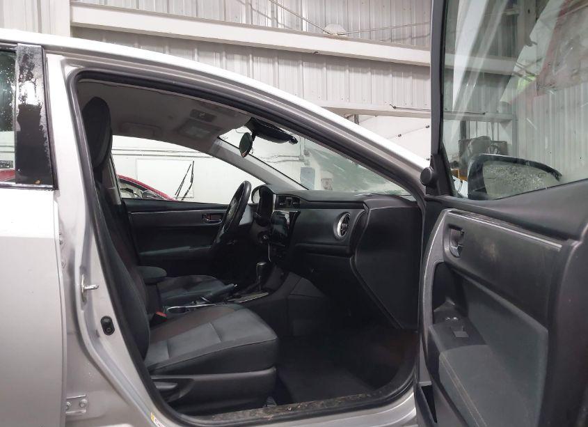 Photo 5 of 2019 Toyota Corolla LE (VIN 2T1BURHE4KC138585)