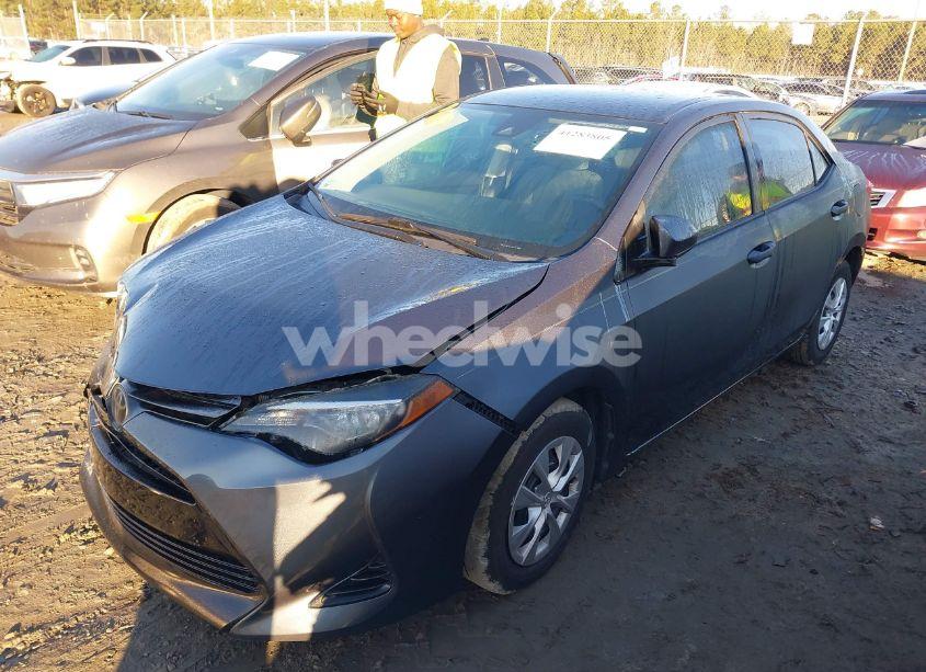 Photo 2 of 2019 Toyota Corolla L (VIN 2T1BURHE4KC141583)