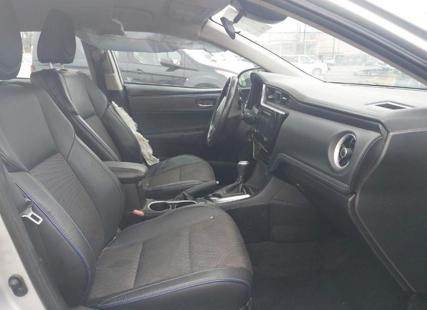 Photo 5 of 2019 Toyota Corolla SE (VIN 2T1BURHE4KC141678)