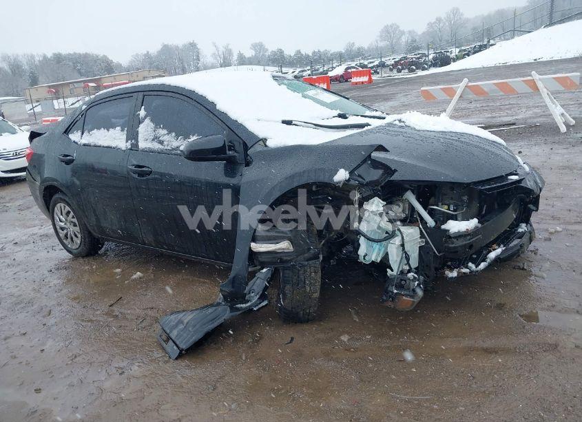 2019 Toyota Corolla LE (VIN 2T1BURHE4KC143799) main photo