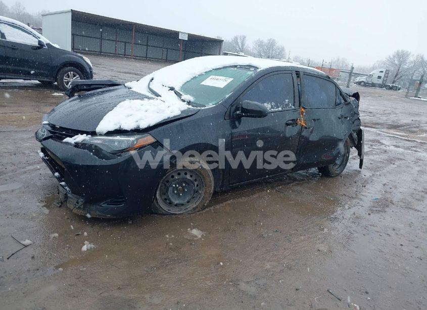 Photo 2 of 2019 Toyota Corolla LE (VIN 2T1BURHE4KC143799)