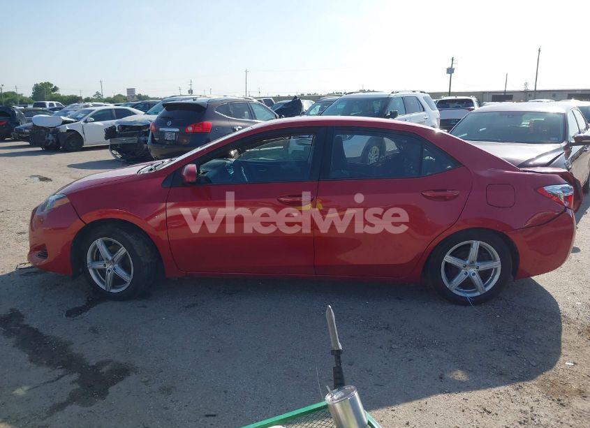 Photo 13 of 2019 Toyota Corolla LE (VIN 2T1BURHE4KC152809)