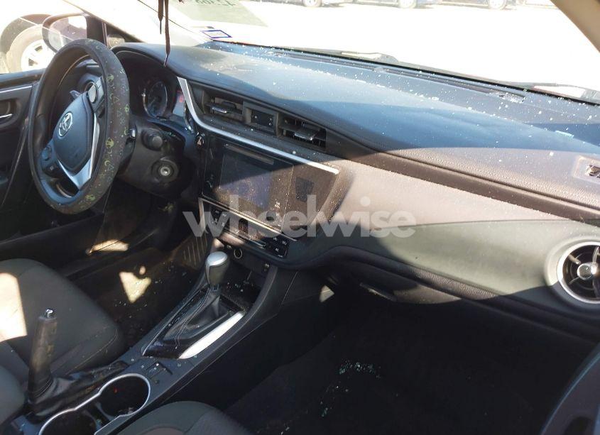 Photo 5 of 2019 Toyota Corolla LE (VIN 2T1BURHE4KC152809)