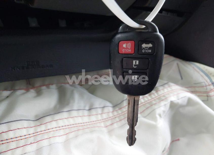 Photo 11 of 2019 Toyota Corolla LE (VIN 2T1BURHE4KC152874)