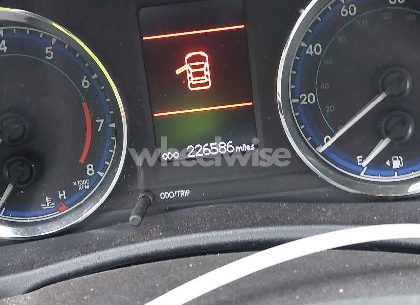 Photo 15 of 2019 Toyota Corolla LE (VIN 2T1BURHE4KC152874)