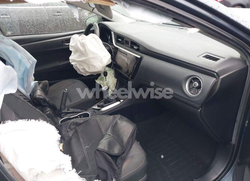 Photo 5 of 2019 Toyota Corolla LE (VIN 2T1BURHE4KC152874)