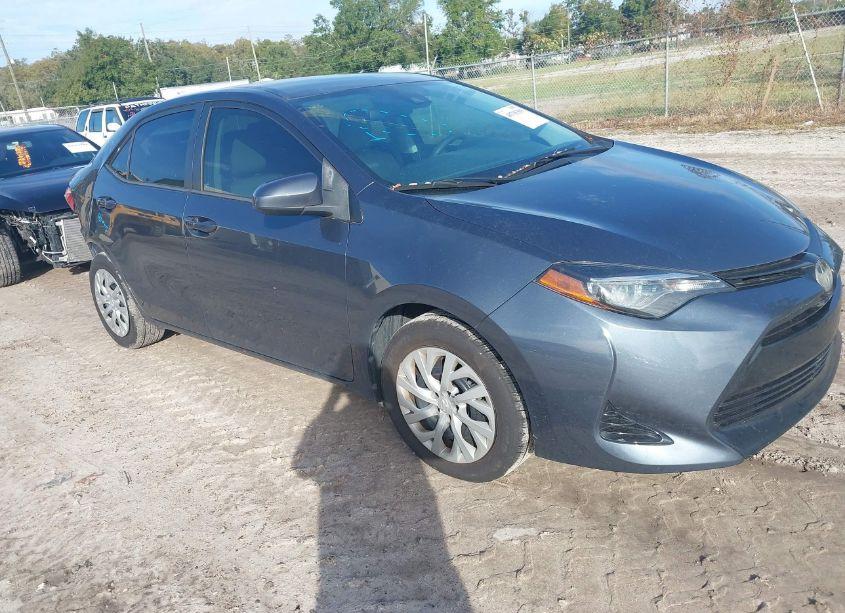 2019 Toyota Corolla LE (VIN 2T1BURHE4KC155922) main photo