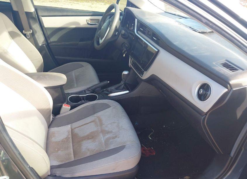 Photo 5 of 2019 Toyota Corolla LE (VIN 2T1BURHE4KC155922)