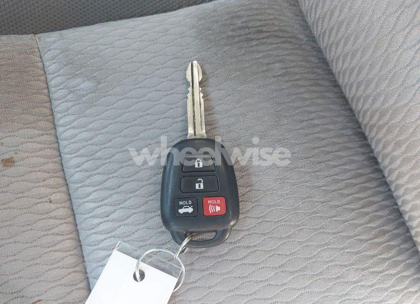 Photo 11 of 2019 Toyota Corolla LE (VIN 2T1BURHE4KC174132)