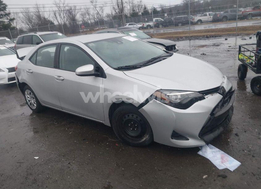 2019 Toyota Corolla LE (VIN 2T1BURHE4KC180397) main photo