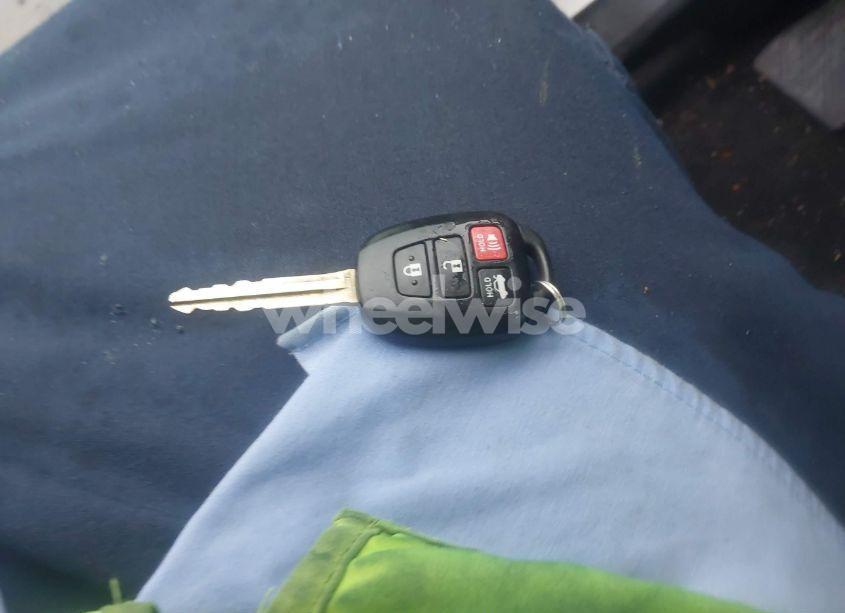 Photo 11 of 2019 Toyota Corolla LE (VIN 2T1BURHE4KC180397)