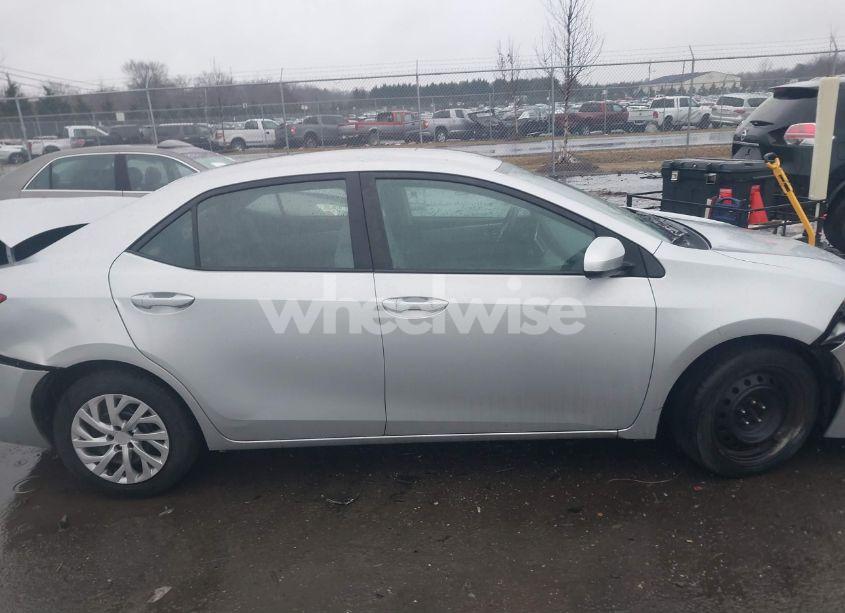 Photo 13 of 2019 Toyota Corolla LE (VIN 2T1BURHE4KC180397)