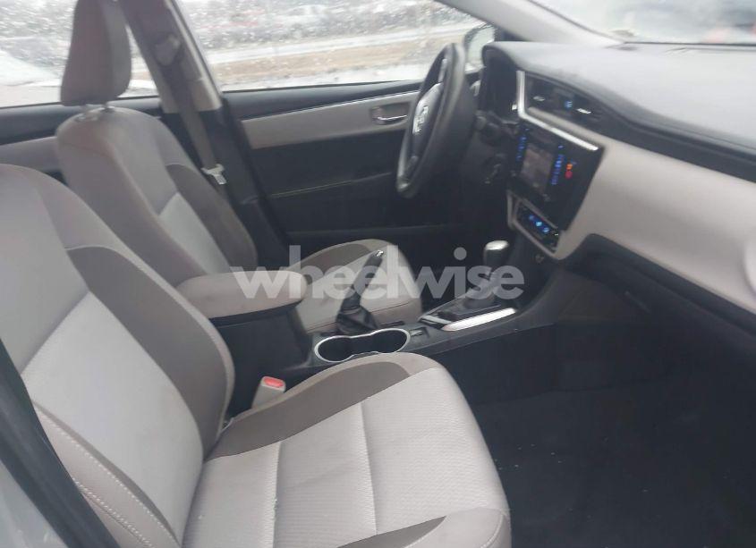 Photo 5 of 2019 Toyota Corolla LE (VIN 2T1BURHE4KC180397)