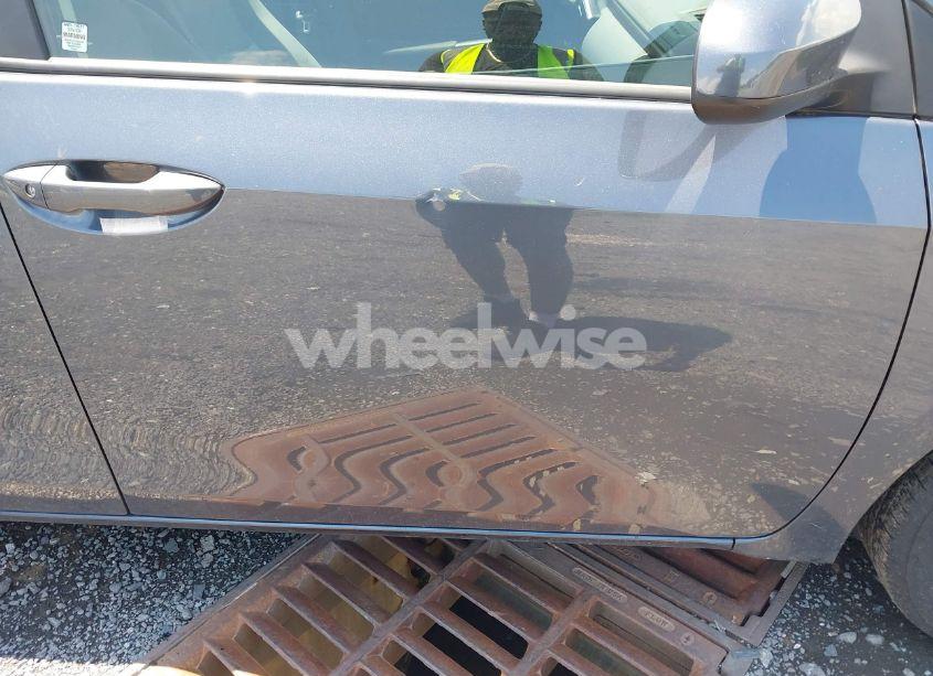 Photo 17 of 2019 Toyota Corolla L (VIN 2T1BURHE4KC195952)