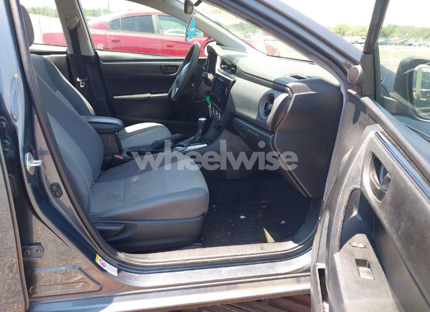 Photo 5 of 2019 Toyota Corolla L (VIN 2T1BURHE4KC195952)