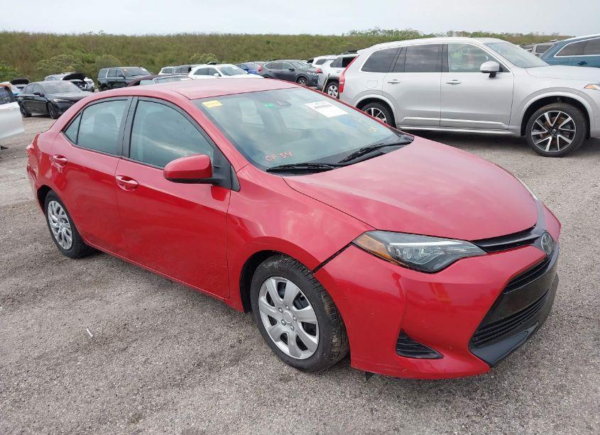 2019 Toyota Corolla LE (VIN 2T1BURHE4KC196082) main photo