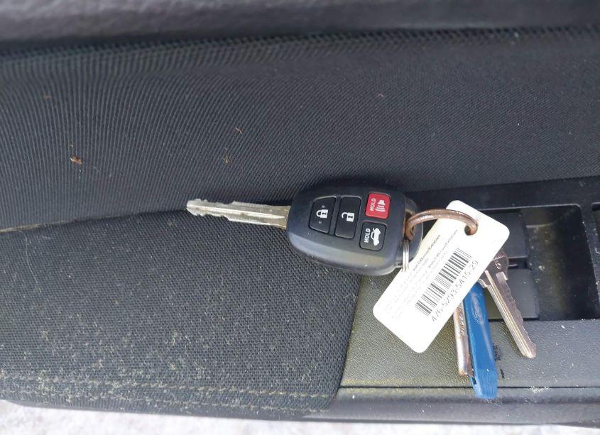 Photo 11 of 2019 Toyota Corolla LE (VIN 2T1BURHE4KC196082)