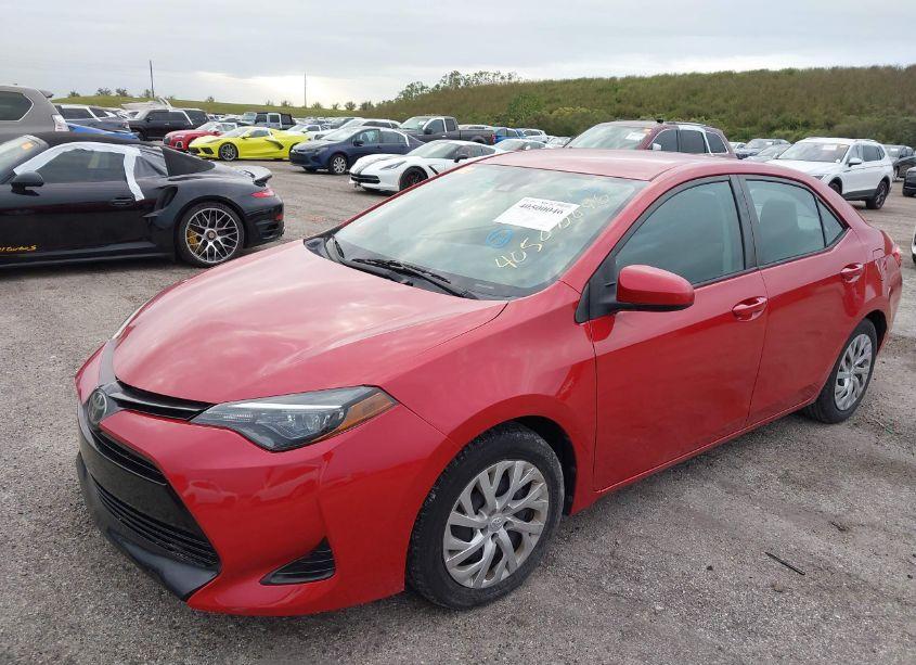 Photo 2 of 2019 Toyota Corolla LE (VIN 2T1BURHE4KC196082)