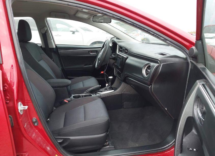 Photo 5 of 2019 Toyota Corolla LE (VIN 2T1BURHE4KC196082)