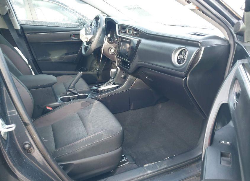 Photo 5 of 2019 Toyota Corolla LE (VIN 2T1BURHE4KC202785)