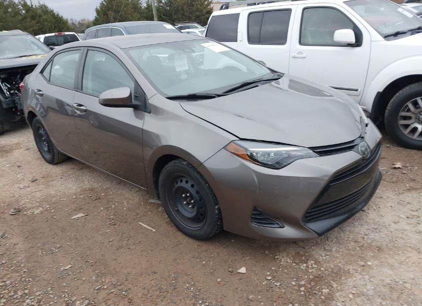 2019 Toyota Corolla LE (VIN 2T1BURHE4KC215066) main photo